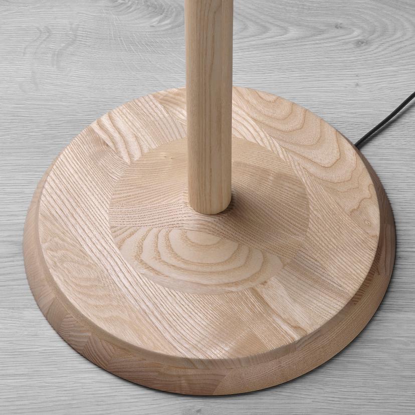 KINNAHULT — светильник напольный, ясень/белый, 150 см