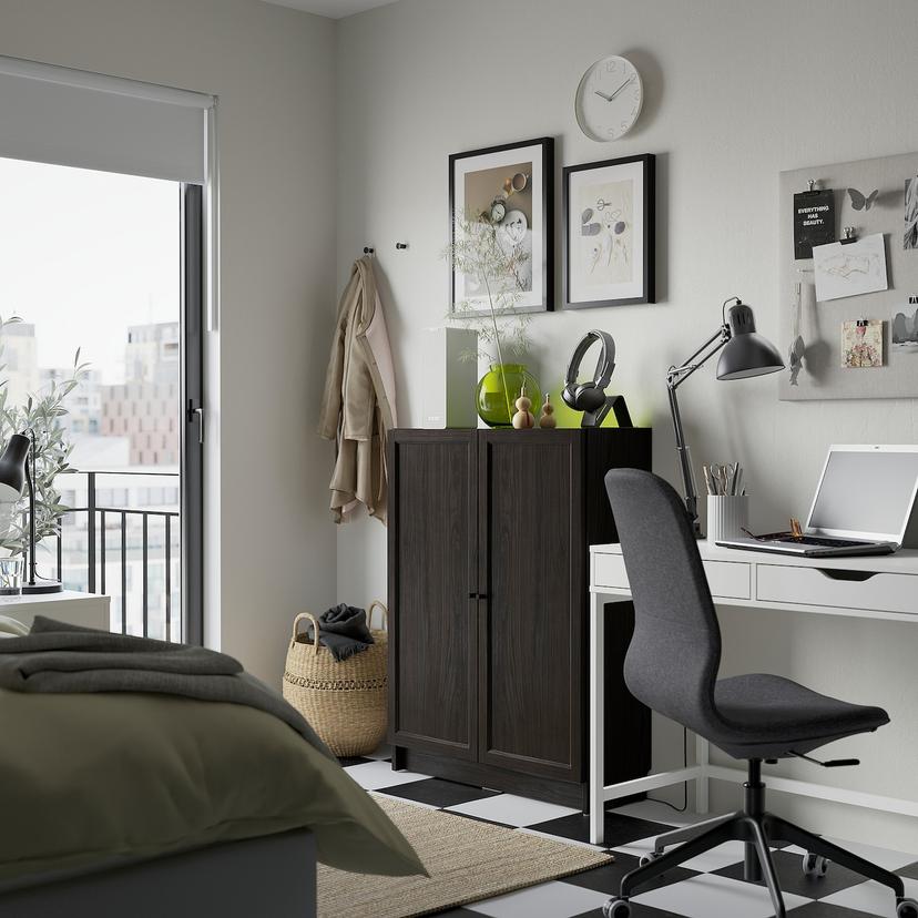 BILLY / OXBERG — Regał z drzwiami, ciemnobrązowy imit. dębu,