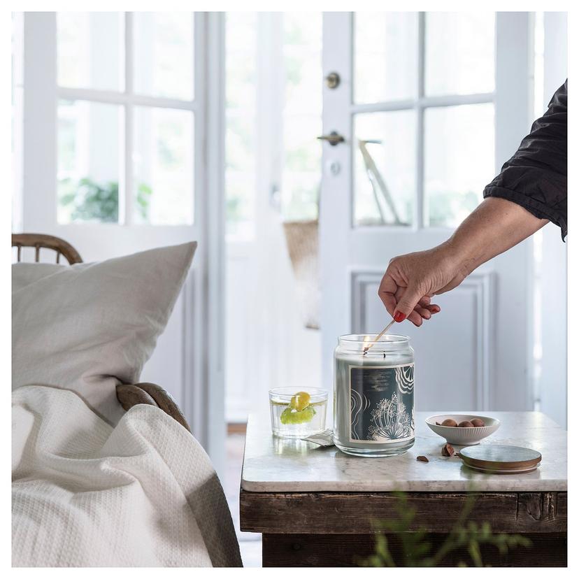 BUKETTAPEL — Ароматическая свеча, стеклянная с крышкой/2 шт., бергамот и кедр/бледно-зеленый цвет.