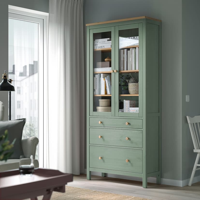 HEMNES — шкаф-витрина с 3 ящиками, серо-зеленый/светло-коричневая морилка, 90x197 см