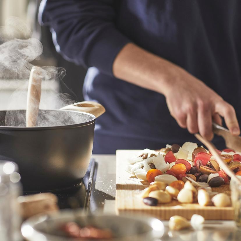 HUSKNUT — кастрюля с крышкой, антипригарное покрытие черный, 2.7 л