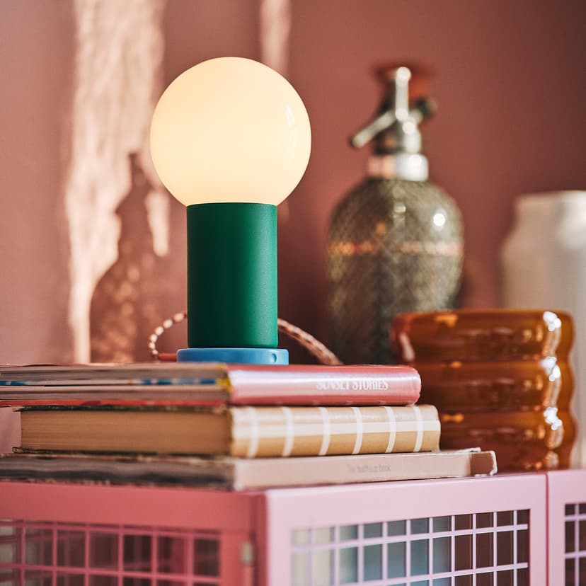 IKEA PS 2026 — Переносная светодиодная лампа, с батарейным питанием регулируемая яркость/зеленый светло-розовый, 22 см