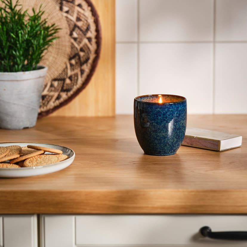 PÄRLHÖNA — Świeca zapachowa w ceramice, Bergamotka i biała herbata niebieski,