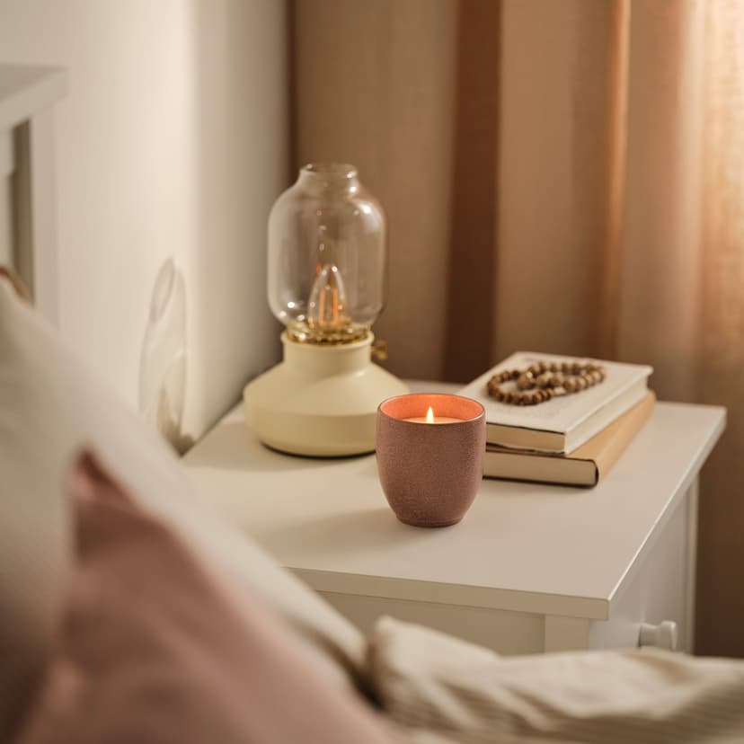 PÄRLHÖNA — Świeca zapachowa w ceramice, Róża & goździk różowy,