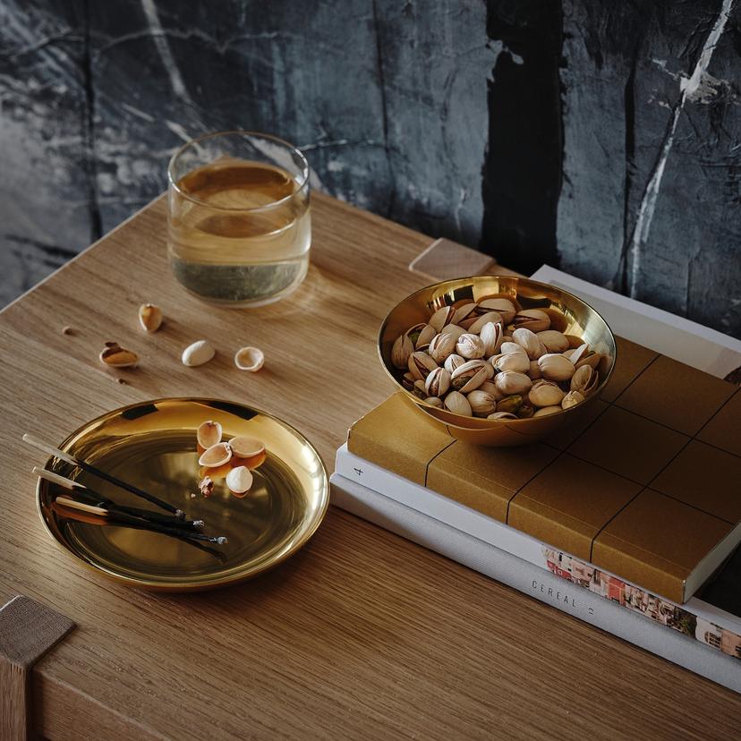 STOCKHOLM 2025 — Миска и тарелка, цвет латуни.