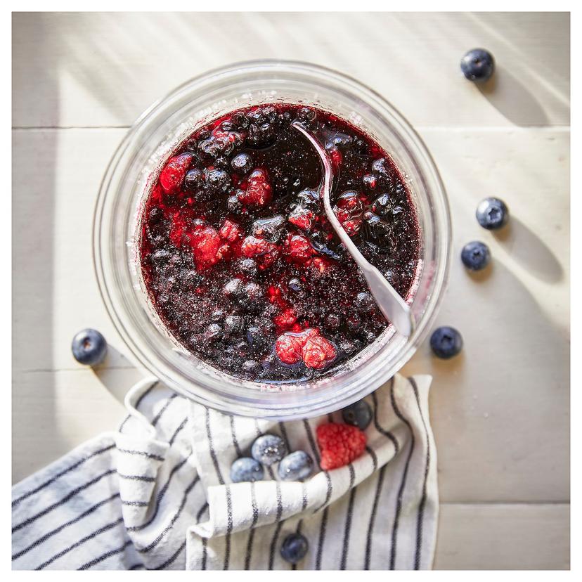 STÖRTSKÖN — Ароматическая свеча в стеклянном стакане, ягодный/красный цвет.