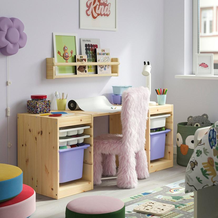 TROFAST — Biurko z pojemnika/tacami z przegr, jasna sosna bejcowana na biało/biały liliowy,