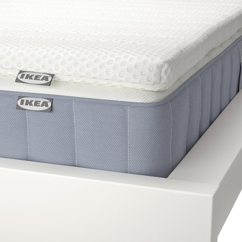 VALEVÅG — Матрас и наматрасник, средней жесткости, светло-голубой/белый цвет Ниссехольм.
