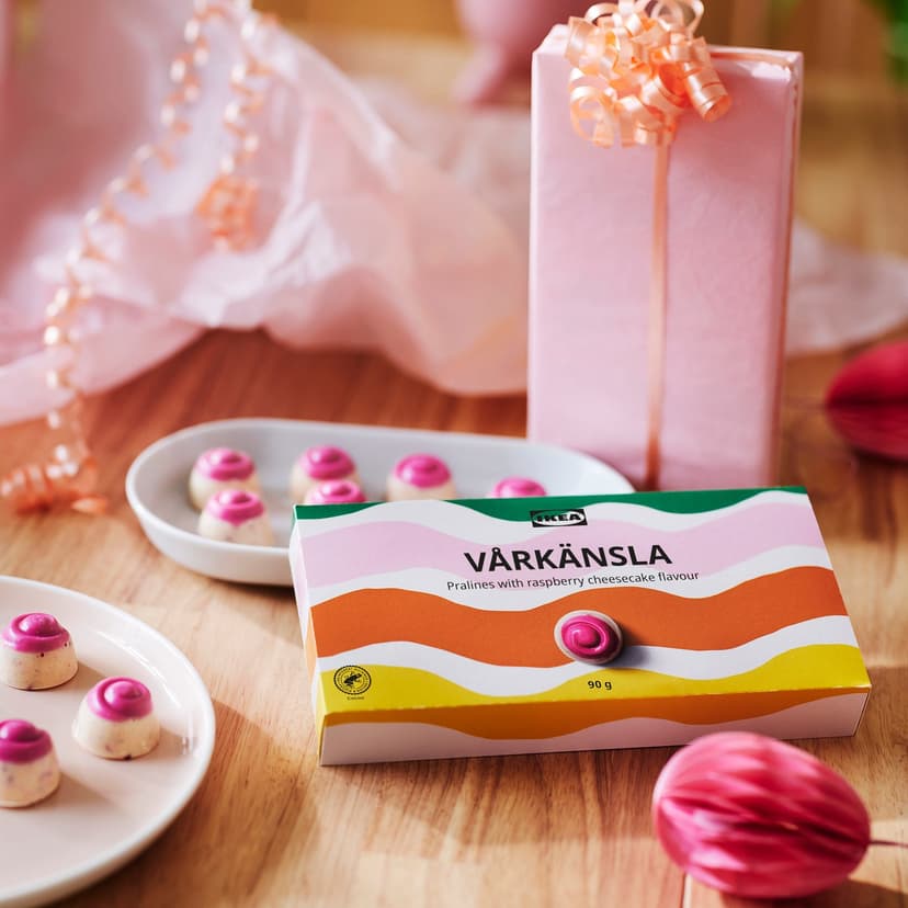 VÅRKÄNSLA — Подарочная коробка с конфетами, конфеты из белого шоколада со вкусом малинового чизкейка, 90 гр